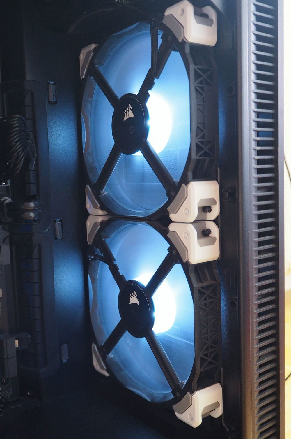 Corsair ML140 front intake fans.