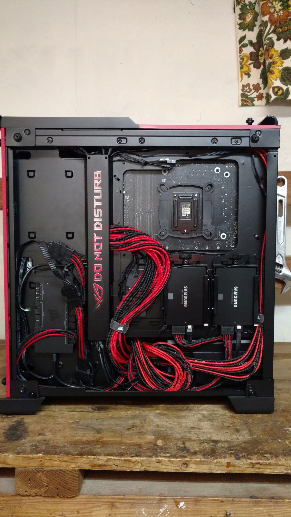 Cable management before the custom loop
