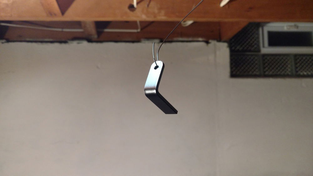 Bracket to prevent the GPU from sagging. Sits just under the strix logo on the GPU block.