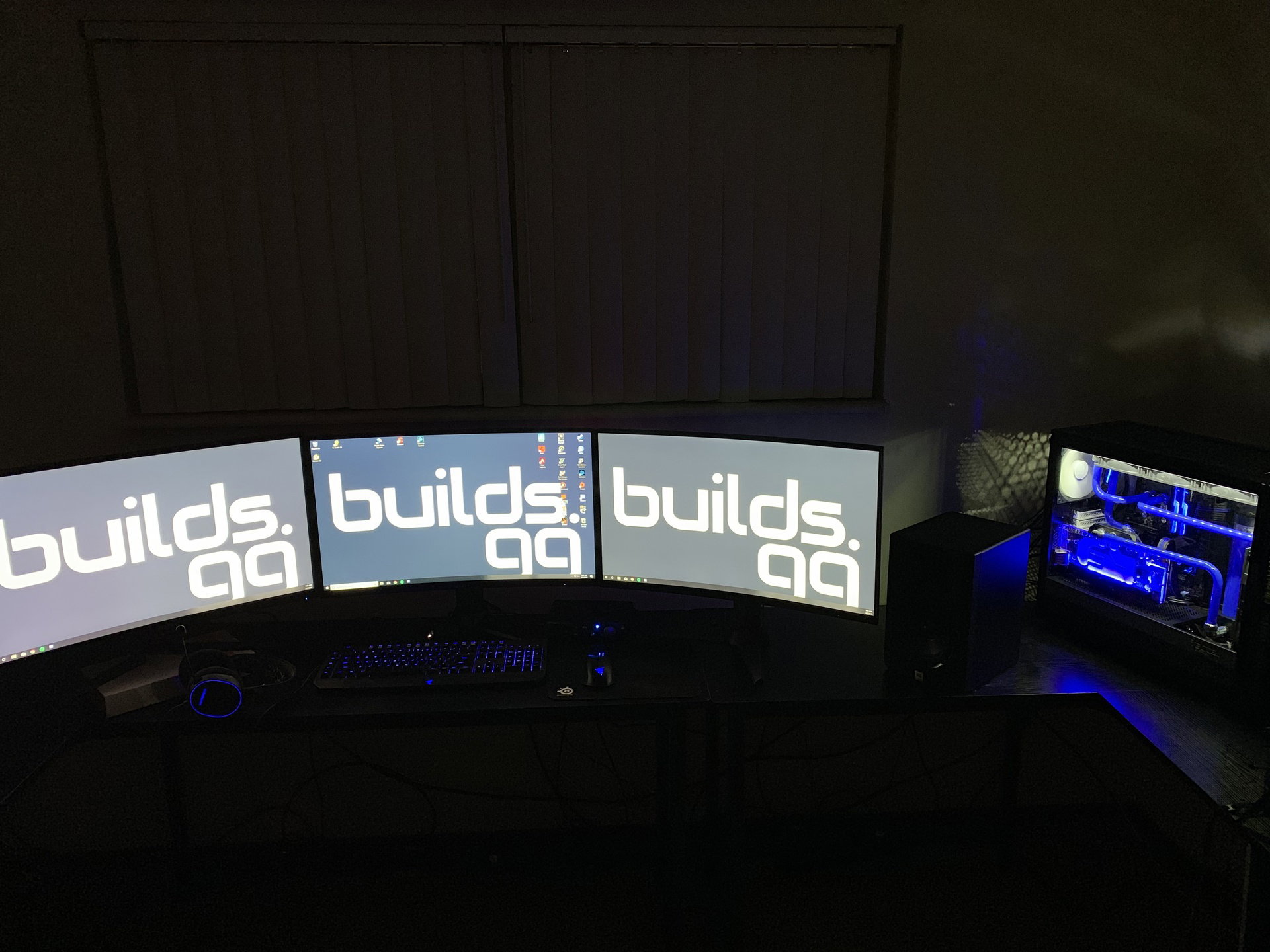 First Custom Loop. Clean blue and white » builds.gg