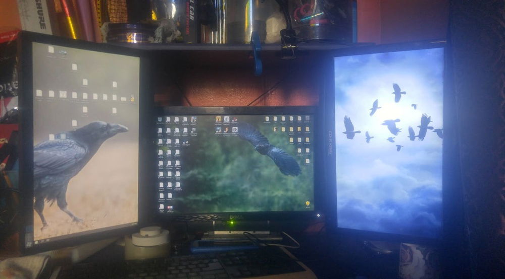 three monitors 2 running off the GPU one running from CPU
