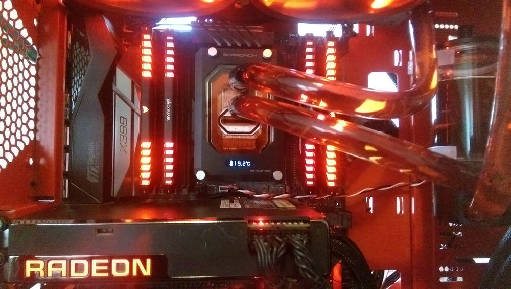 Close up on CPU block with temp and custom 1/2in tubing.