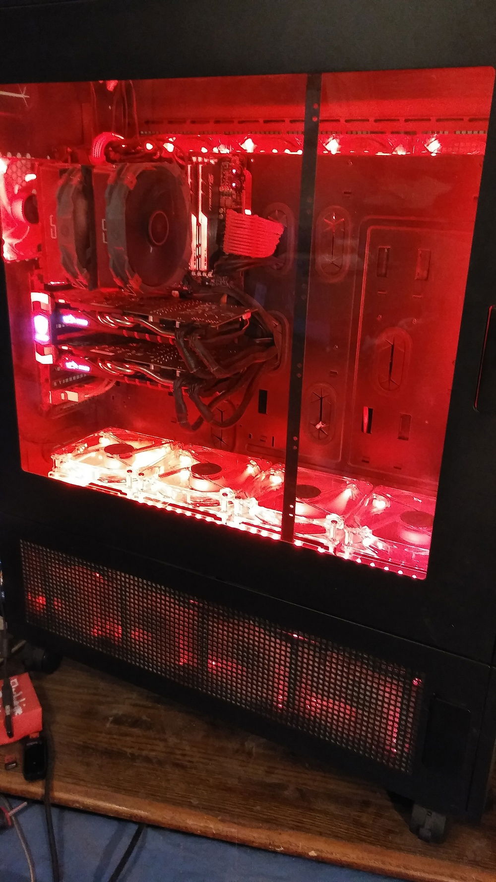 Another angle, to get a better view of the SLI bridge....