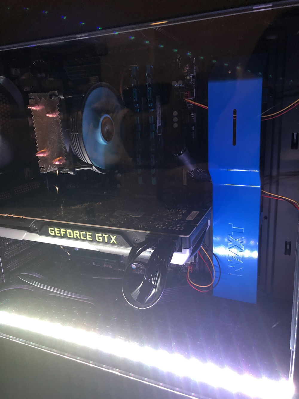 The white light shows the components better