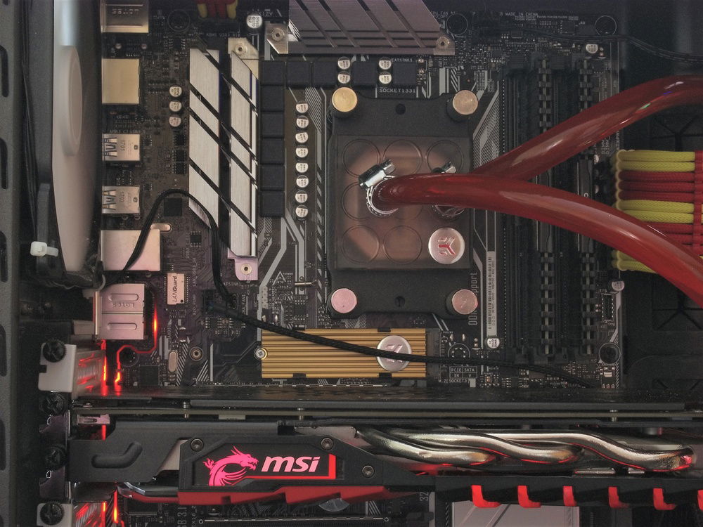 After cleaning the cpu block. There is still traces of the old red dye but it looks a lot better.