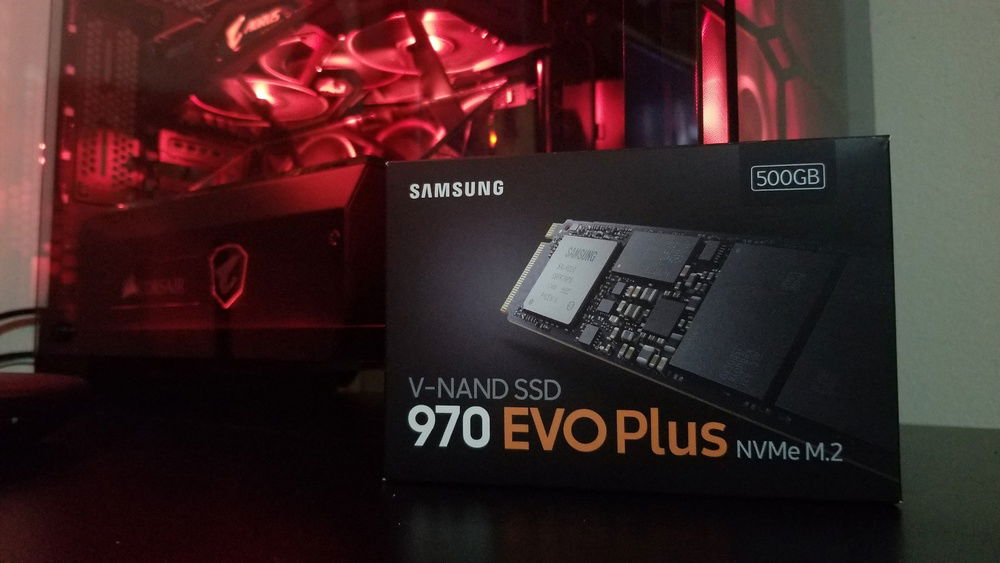 970 EVO Plus next to The corsair 570x