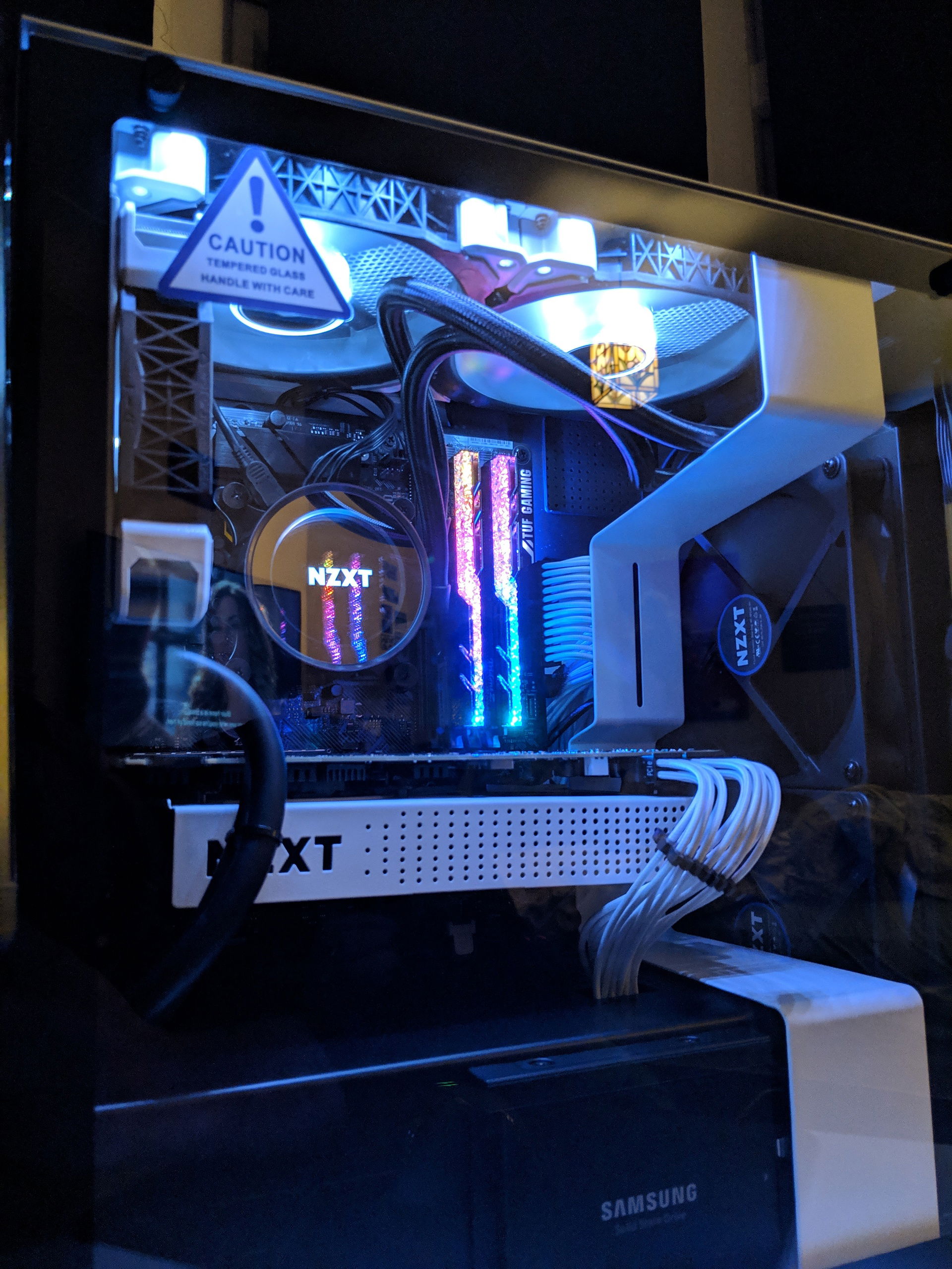 Black and White with a sprinkling of RGB » builds.gg