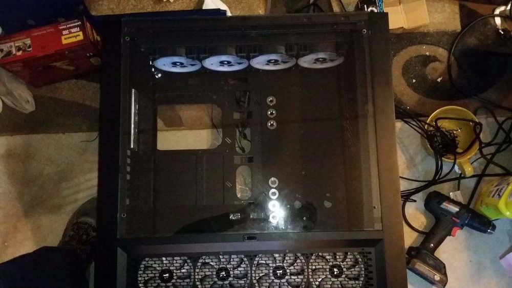 Fitting the custom tempered glass side panel from onedayglass