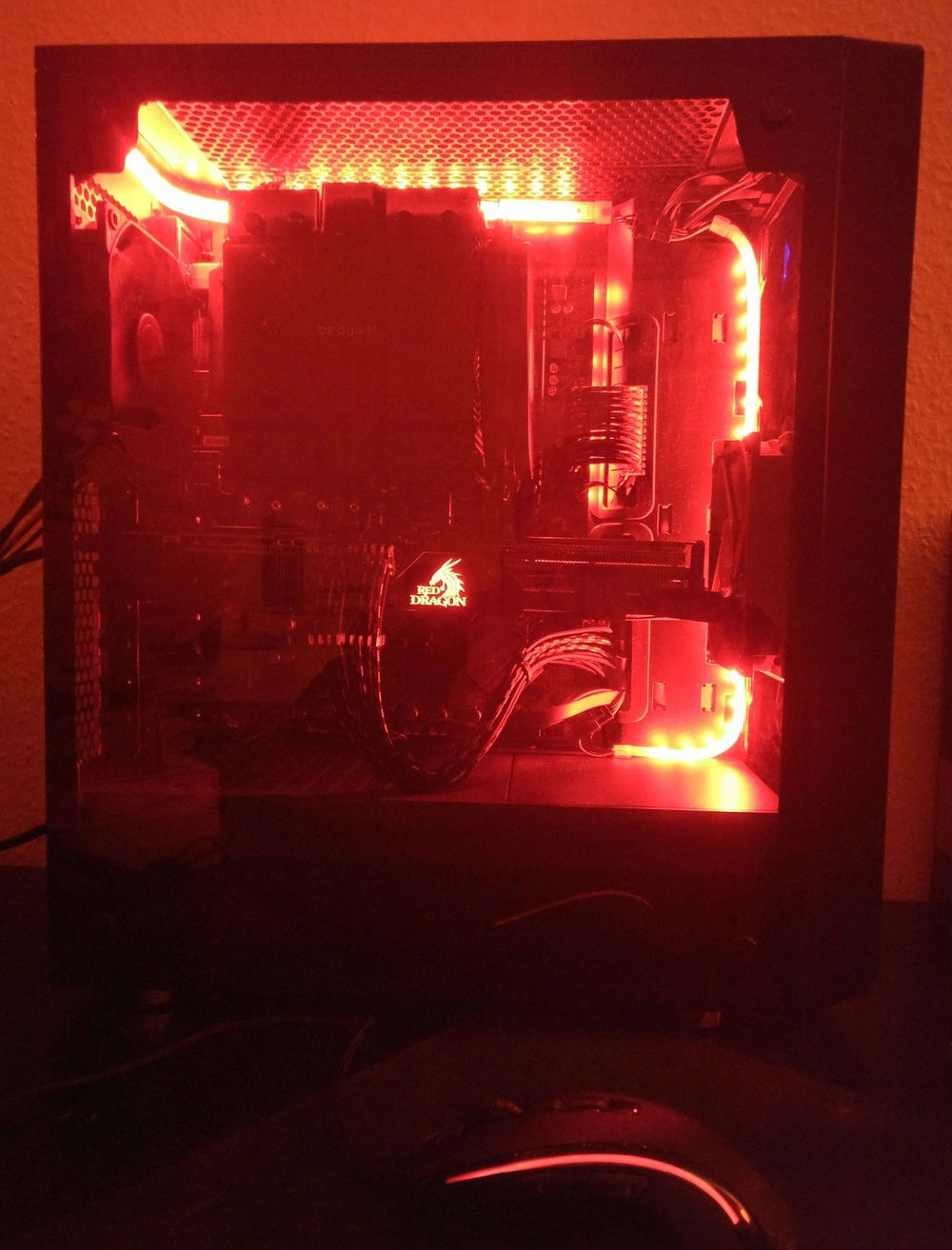 Red Minimalist - Front (Fractal Design Meshify C)