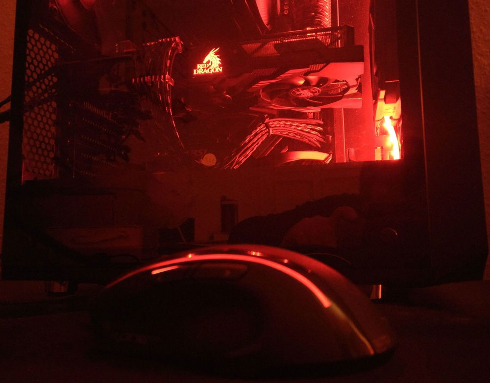 Red Minimalist - Mouse (ROCCAT® Kone XTD)