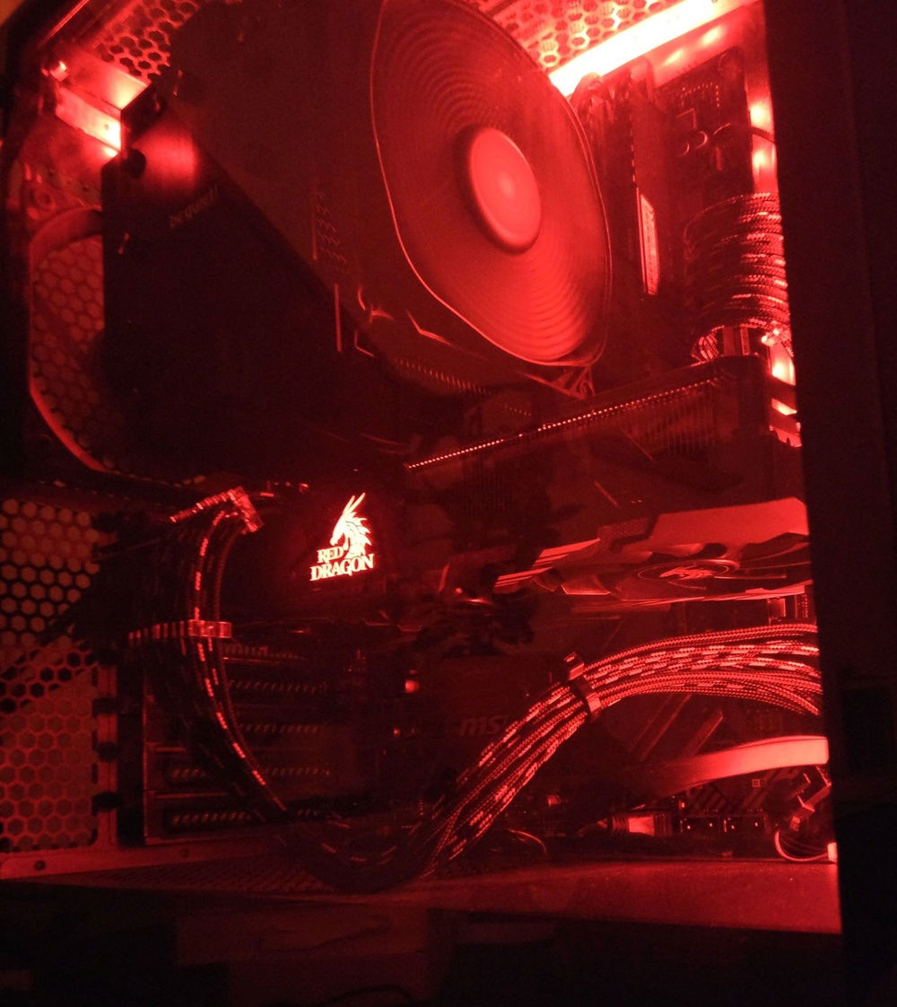 Red Minimalist - GPU (PowerColor Radeon Vega 56)