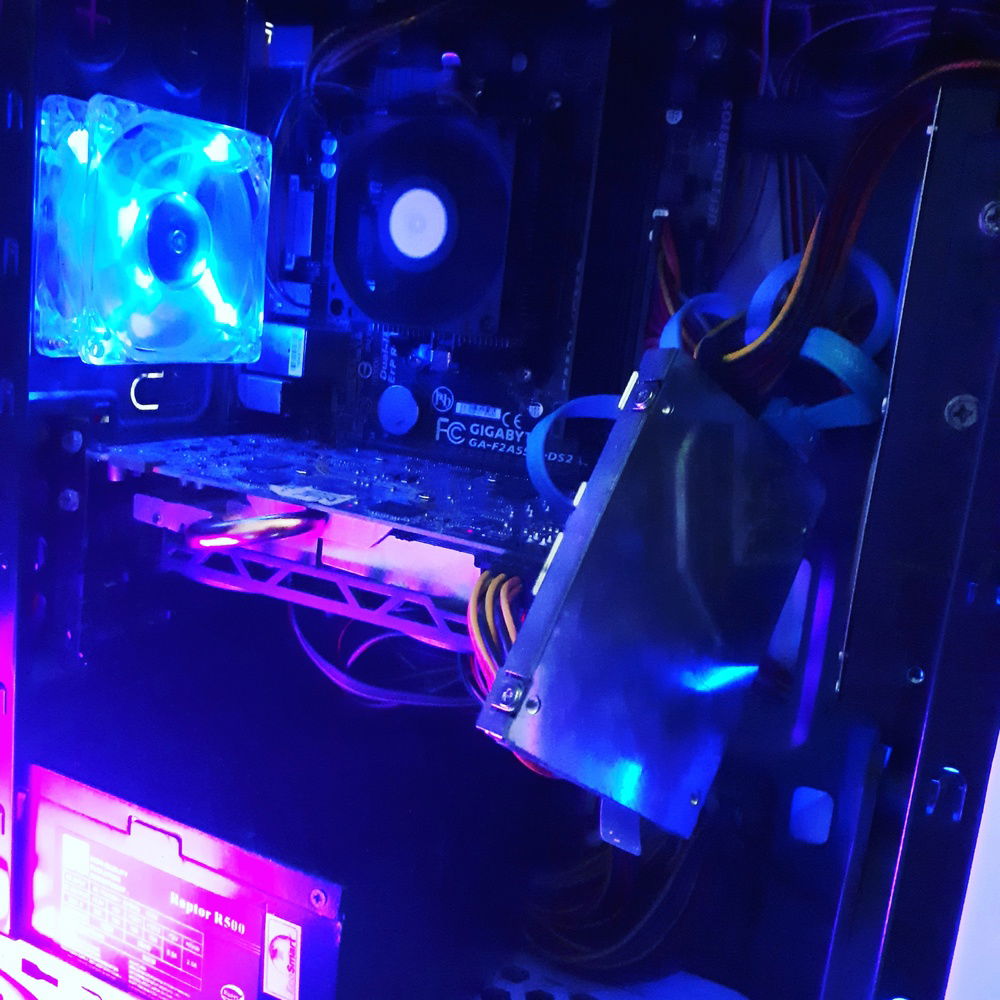 Trying the parts out and some scrapped hdds fro storage