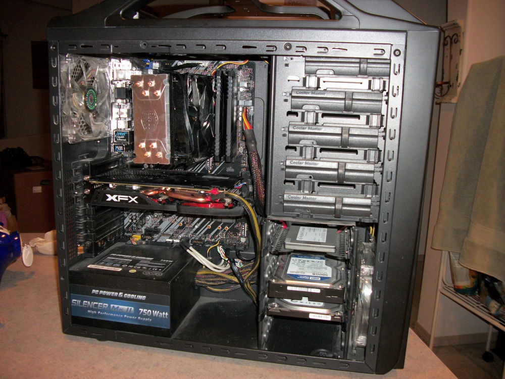 The insides. I long for modern cable management.