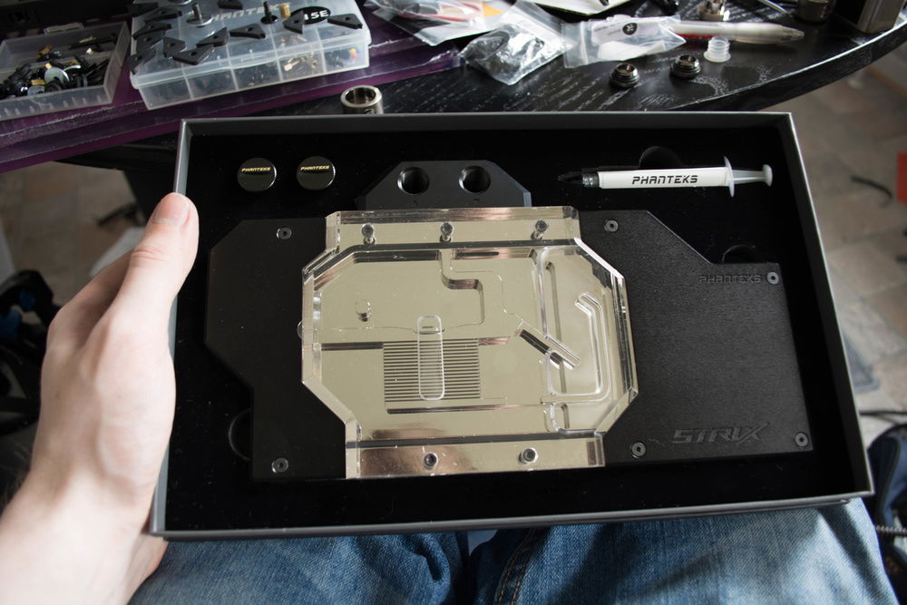 Very impressive packaging and look.
A major reason for picking Phanteks blocks was that i could use strix backplate and wanted to try something different.