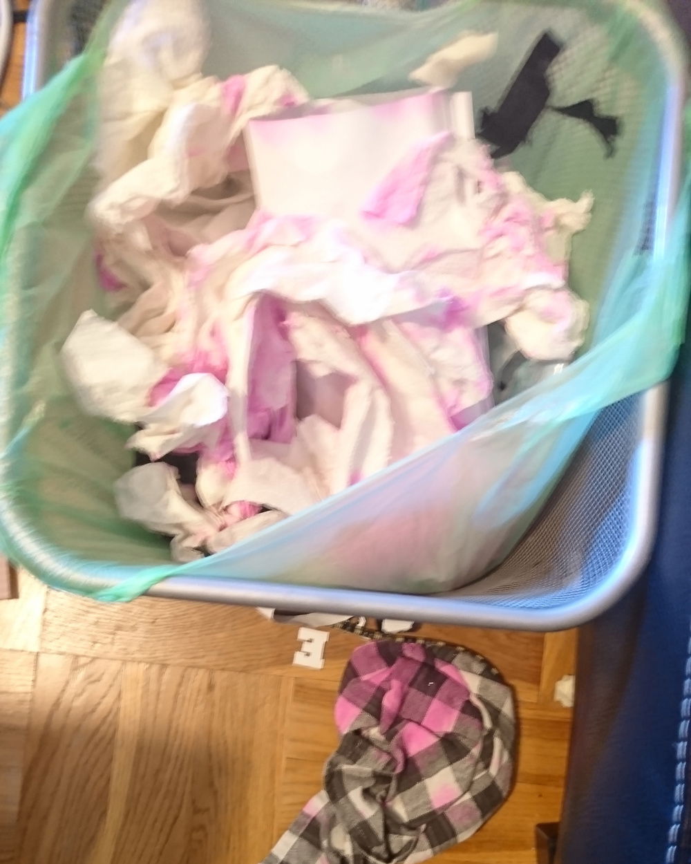 Even experienced watercoolers have leaks. one of the radiator fittings got loose when installed the tank and it squirted over the new Noctua fans.