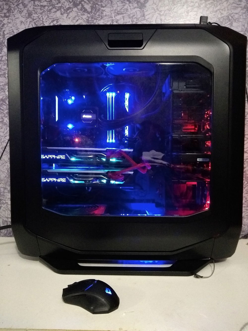 Corsair Graphite 780T love this case. Bought a different case took all my parts and put them into it and gave my wife this case then ended up buying another Corsair Graphite 780T and put all my parts back in it!