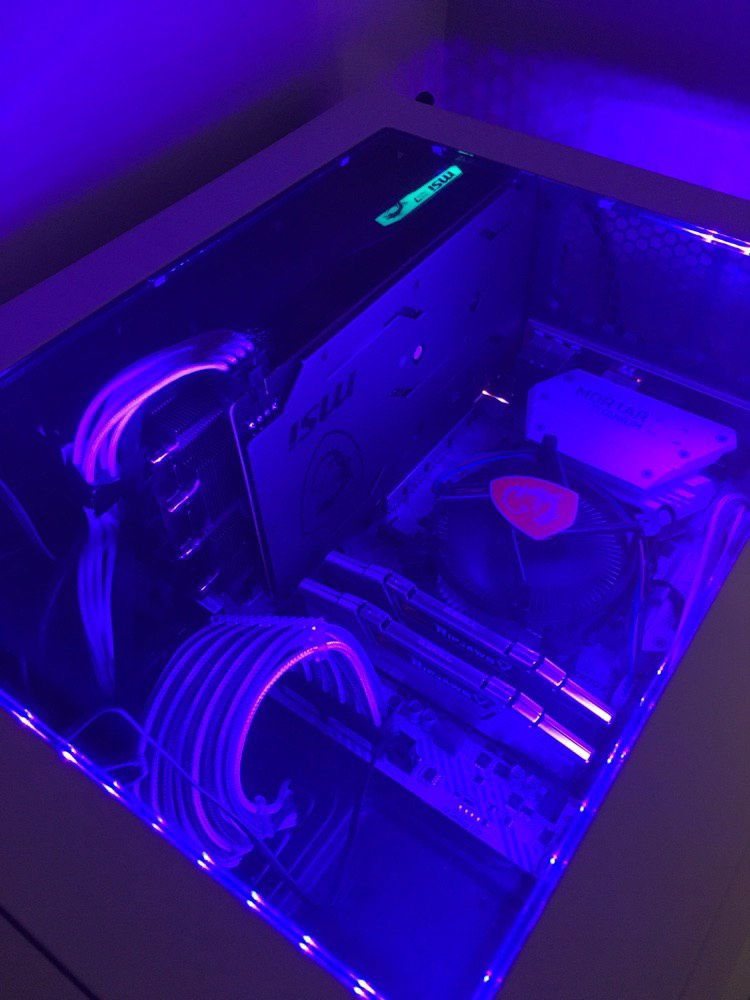 The white reflective parts of this build really allow for the RGB strips (and lesser seen card RGB to take full advantage.