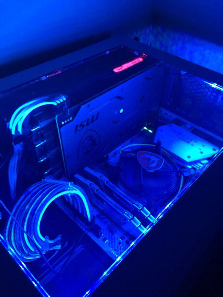 The white reflective parts of this build really allow for the RGB strips (and lesser seen card RGB to take full advantage.