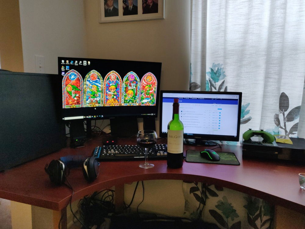 The PC has no window but the desk looks ok