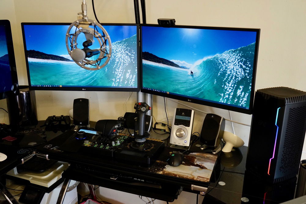 Center-desk.  Contains Corsair One i160, gaming peripherals, LG 27UK850-W displays (4K, UHD, 10-Bit, HDR).