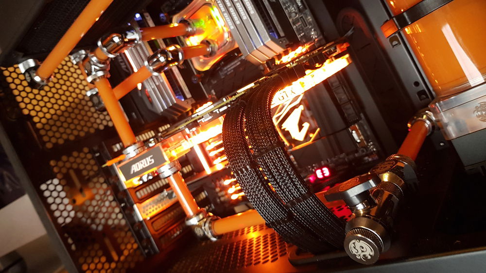 CableMod cables used-cable combs to keep them neat