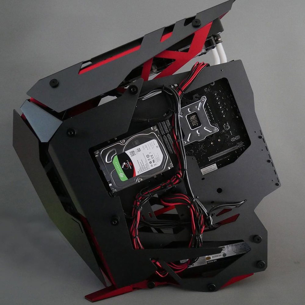 Cable management done the right way! Any of you know how difficult is to hide all the cables, especially with RGB system!