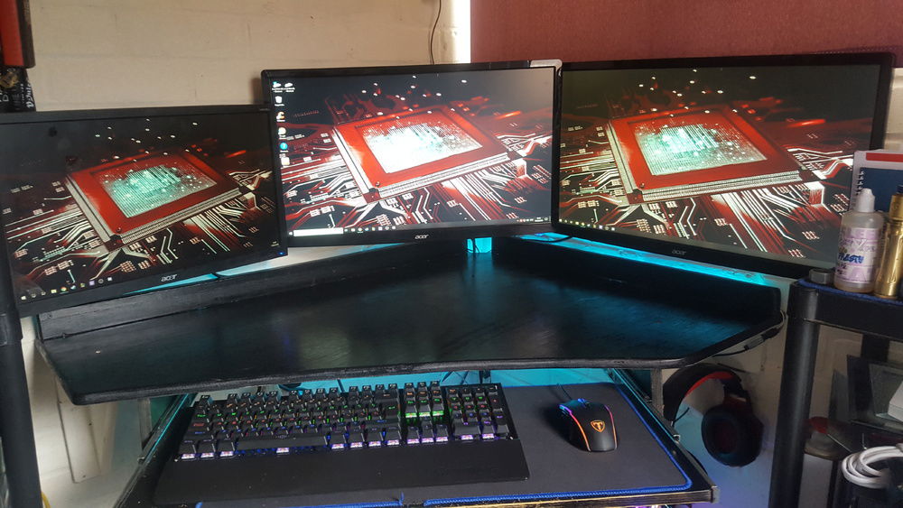 finally added the 144hz monitor and wall mounted everything