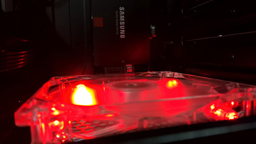 Corsair Carbide 760T. Corsair Clear Red 120mm exhaust fan bottom mounted