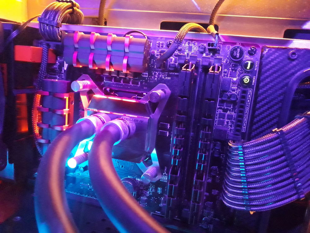 2020 - Changed the waterblock - Heatkiller IV + Carbon Grey Cable Extensions