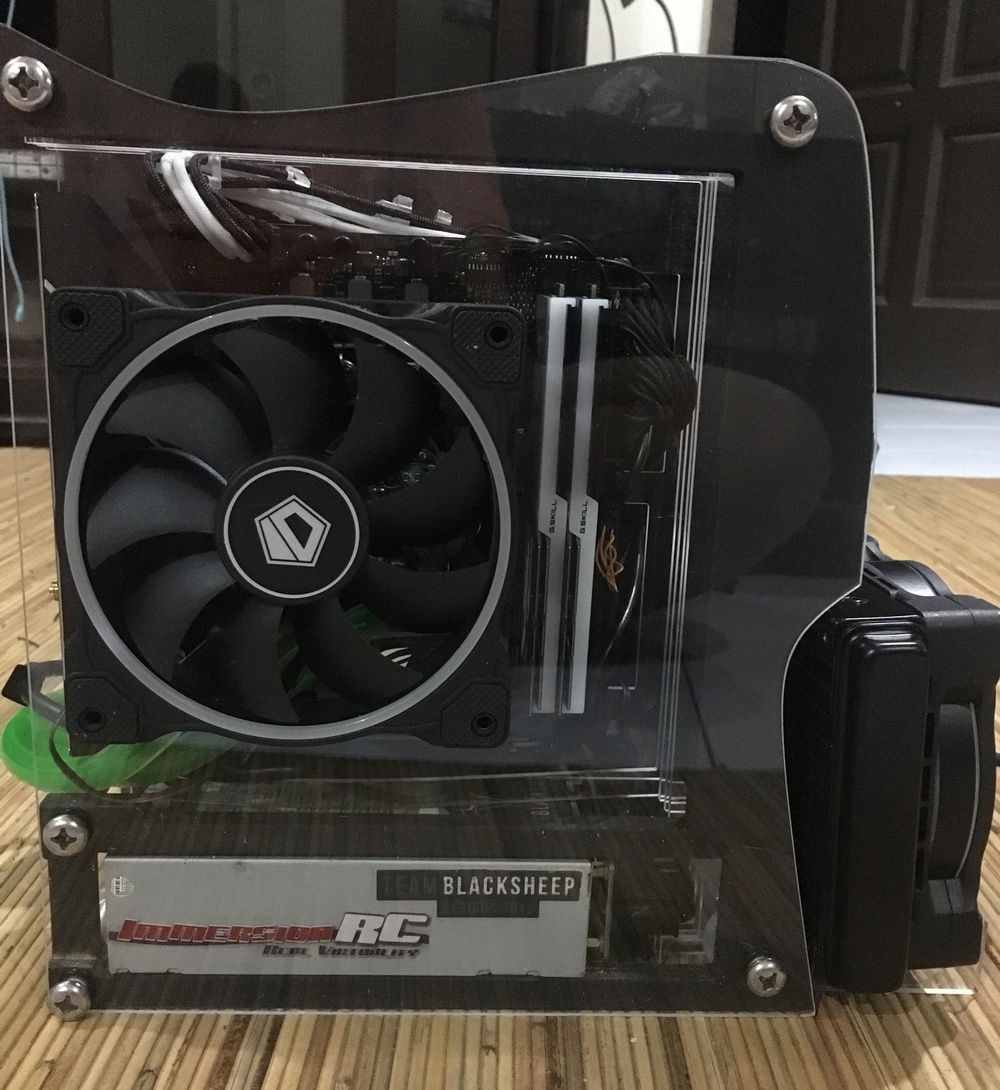 Side view. You can see the Geeek psu with stickers on ;)