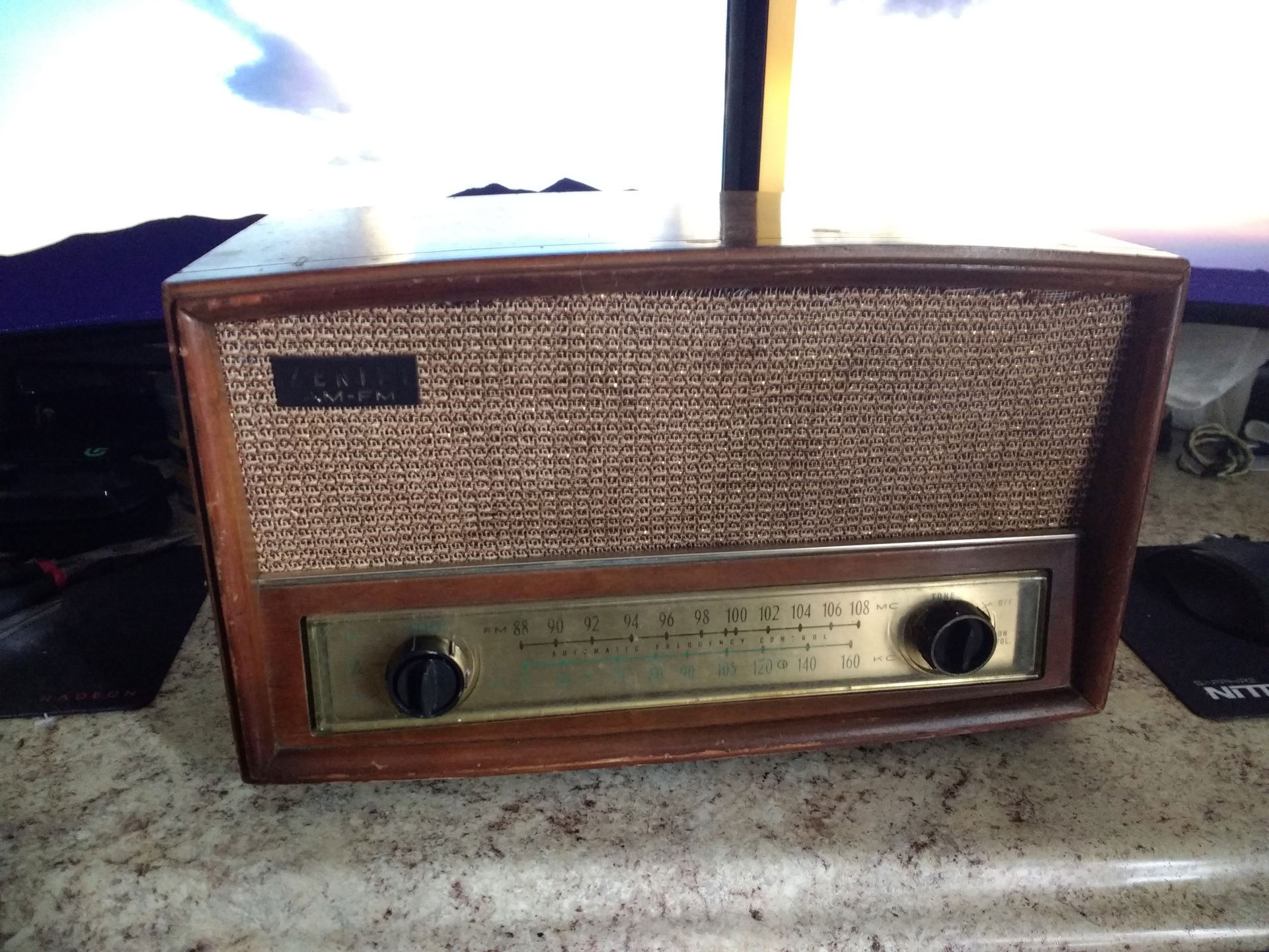 Classic Tube Radio Computer » builds.gg