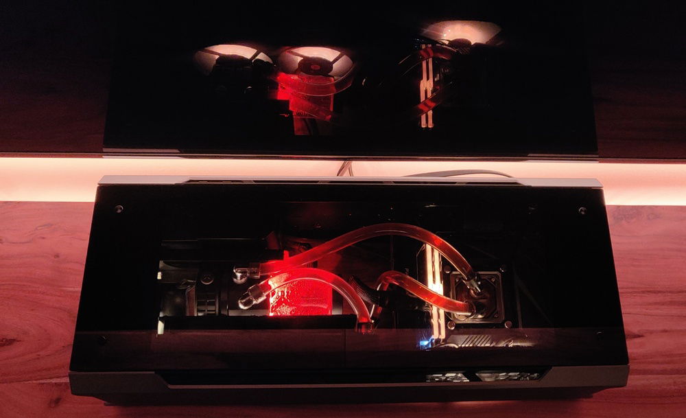 Taken after the CPU Block RGB died... Still the reflection looks nice and its not visible while watching TV.