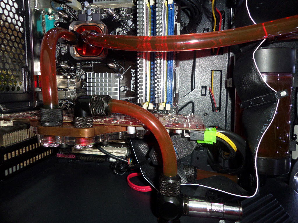 Retro PC in a modern case » builds.gg