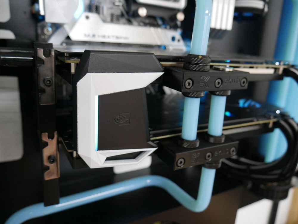 Painted and change the light color for the SLI bridge.