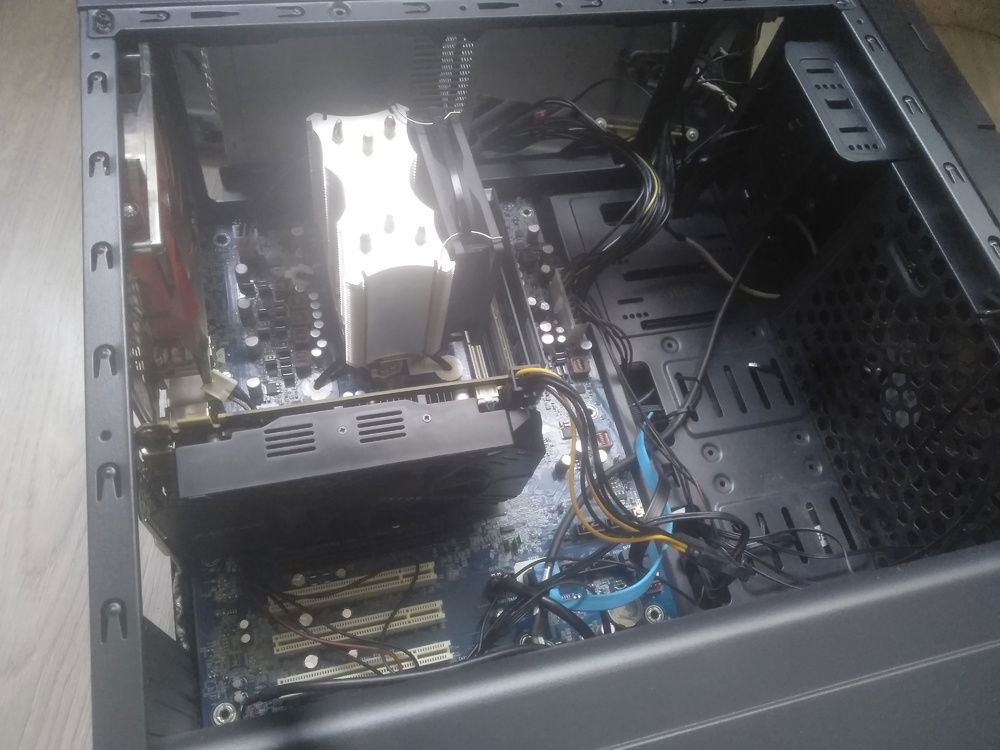 It holds on pretty good considering what its mounting system is.