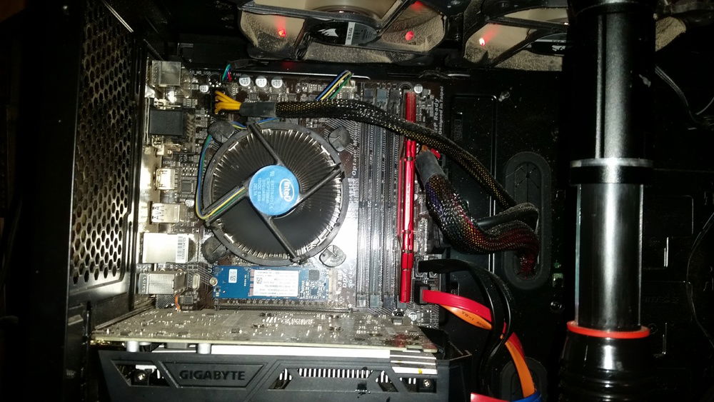 Some people forget what Stock actually means.
Look at that Stock cooler from Intel... Its a beauty