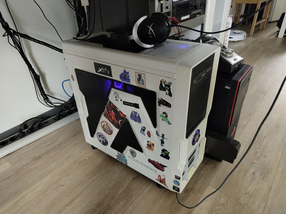 After the Upgrade its Been stickerd, cause sticker are allways cool.