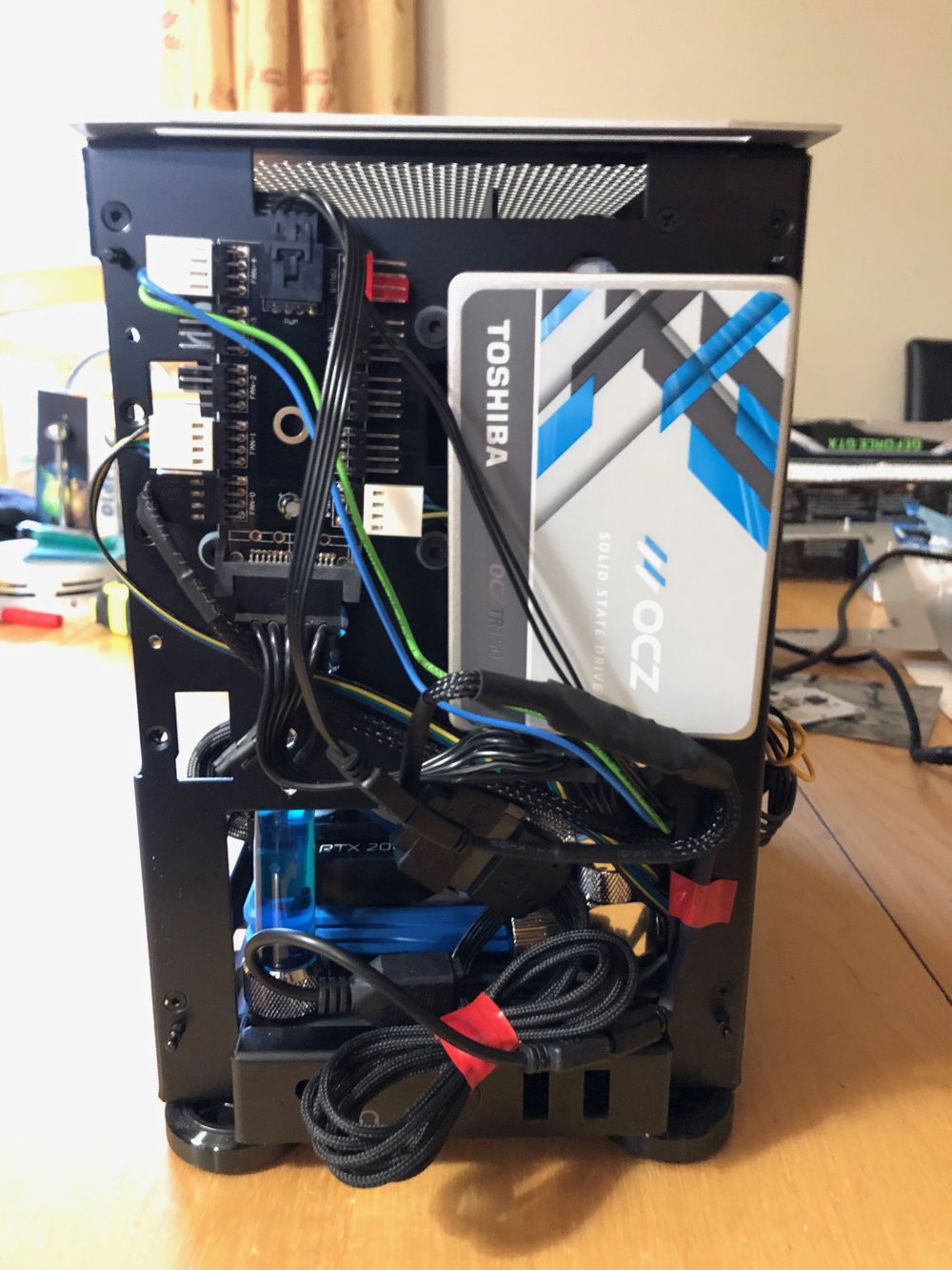 2.5" SSD, fan hub, and RGB LED controller behind the front panel.