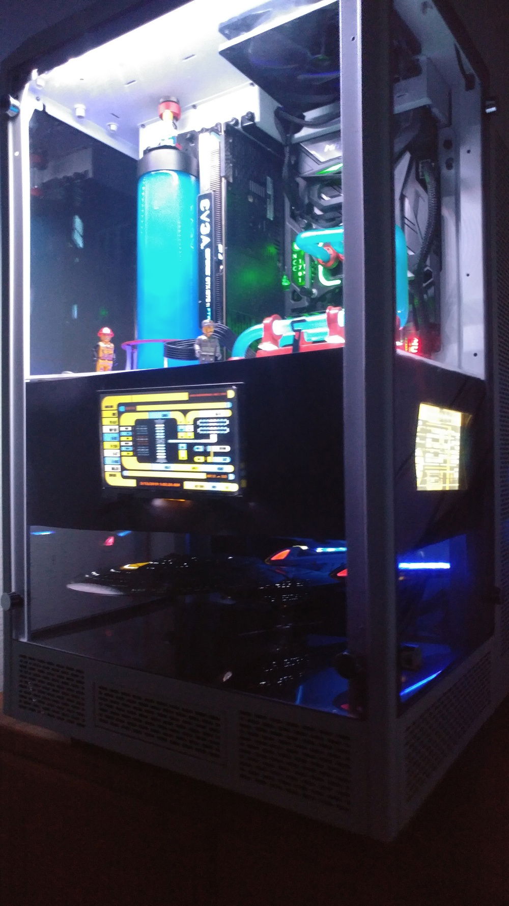 Rasp Pi shows an LCARS display using Win IOT