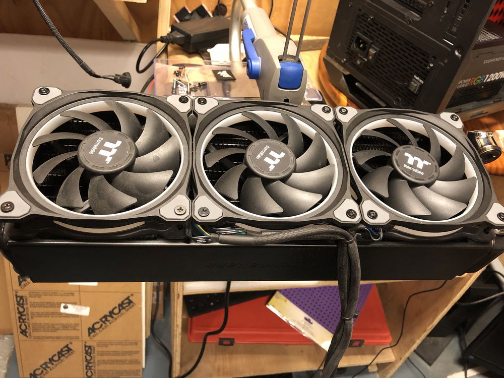 360 Rad with Thermaltake Riings12