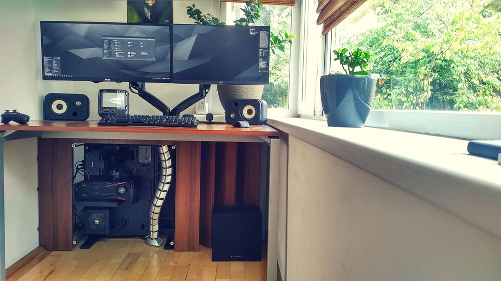 Upgrades: CPU cooler, case fan, monitor stand, CRT | Further desk mods