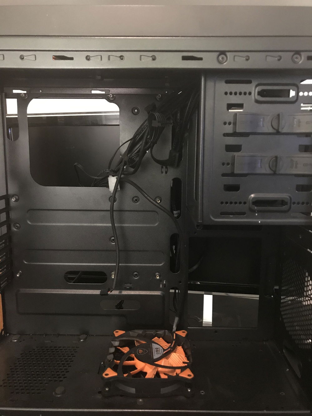 So much room with out the hard drive bays. I’ll put all the drives in the larger optical bays.