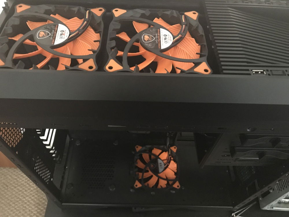 2 top exhaust fans and 1 bottom intake. There will be 1 more exhaust on the back plus a push/pull on the front for the aio.