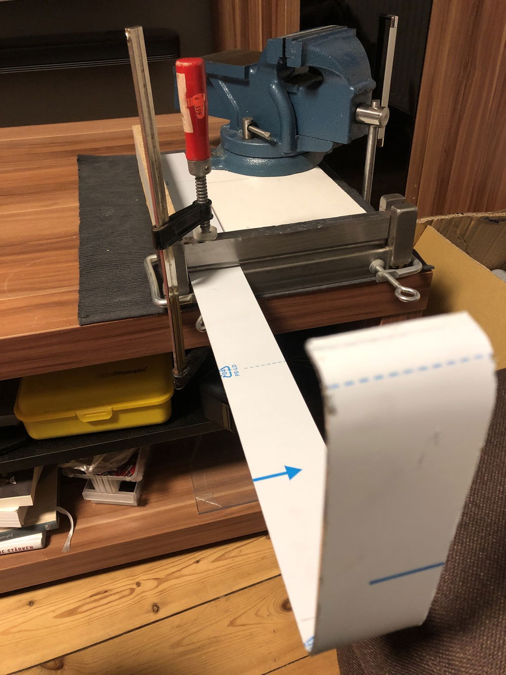 There you can see the bending tool I’m using. I’ve machined it by myself. It’s not perfect but it gets the job done.