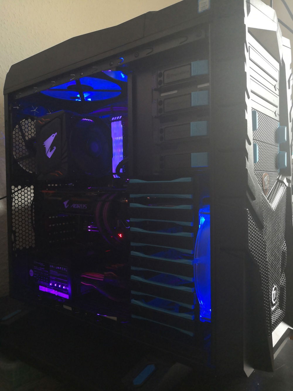 Naked w/ the old fan setup.