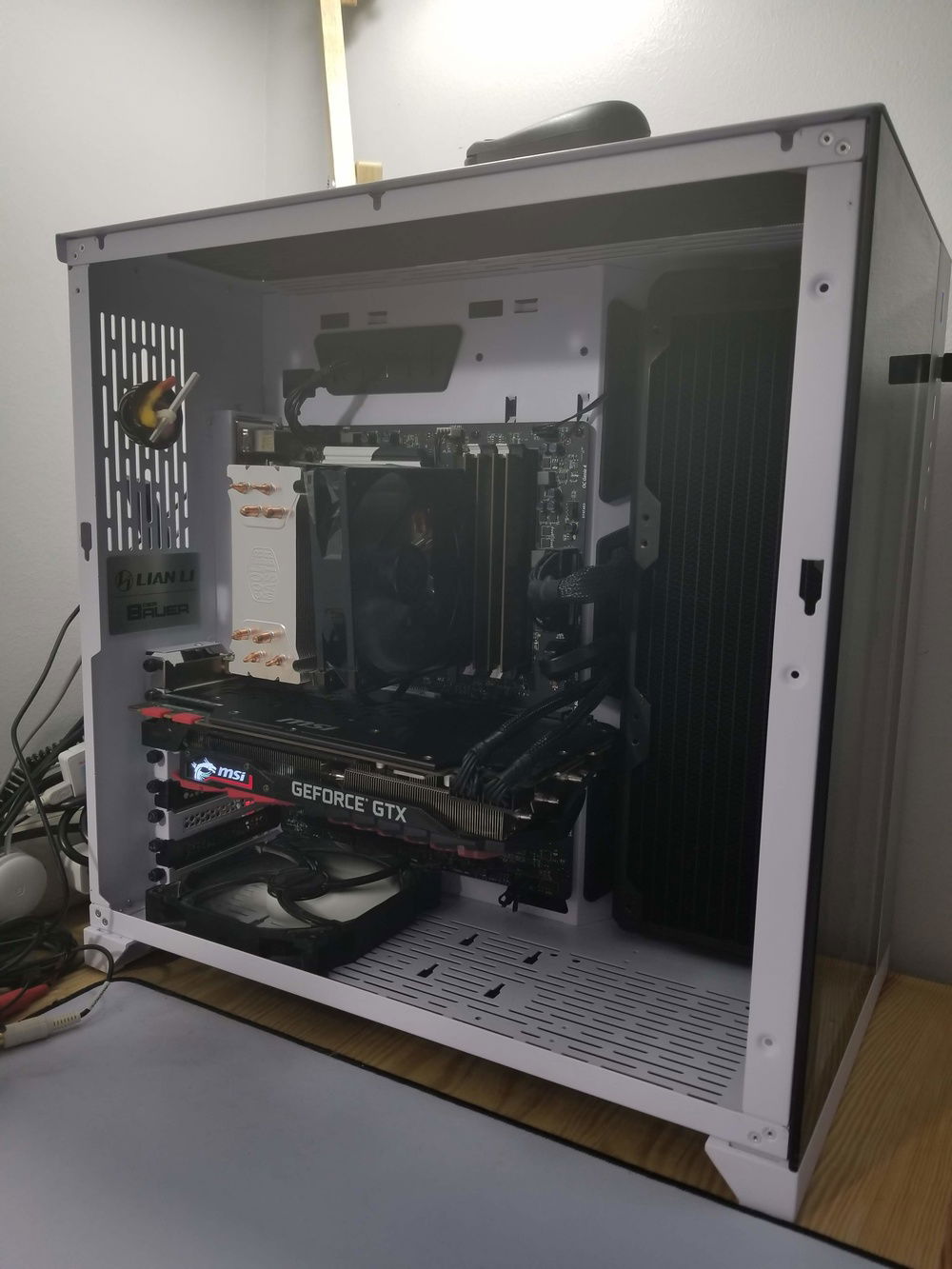 Look at that beautifully budget friendly EVO 212 that doesn't fit in my new case and the single Hardwarelabs 360 that is a sign of a future plan to watercool