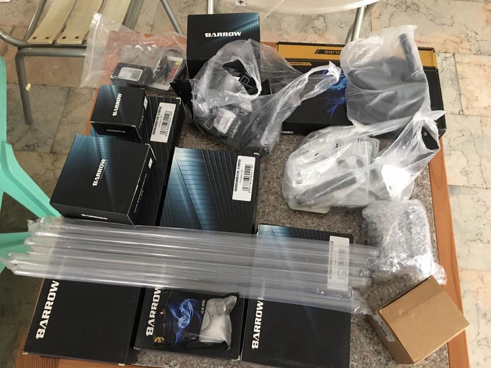 Builds with custom watercooling is actually quite easier to handle when all watercooling parts are complete