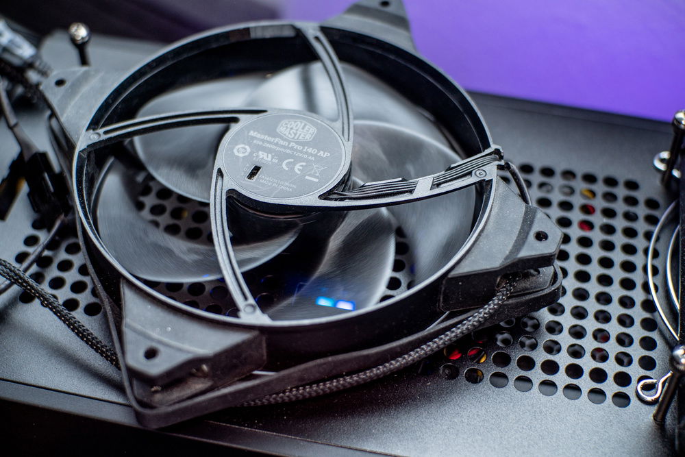 the other 140mm went on top as a blowout