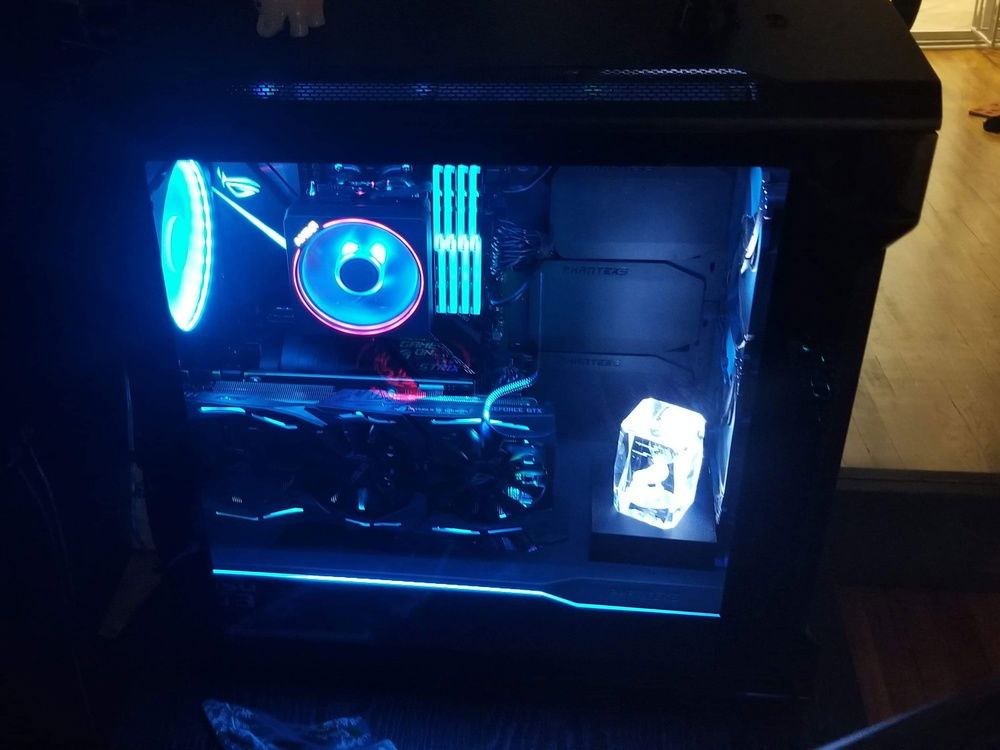 Direct look through glass panel. Lots of extra space to the right. Will soon be filling with Tron Decor
Phase 1