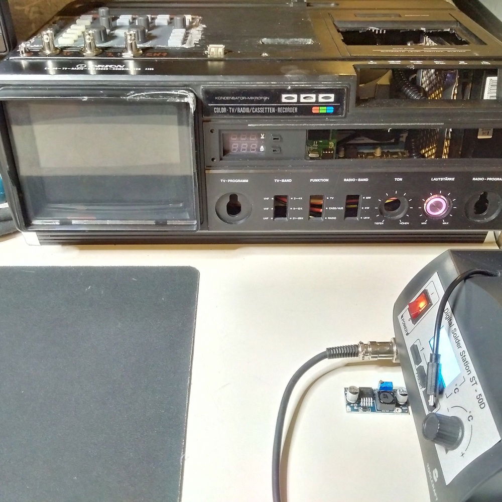 Status after assembly. Still pretty bare bones, but after a week of tinkering to get the oscilloscope to fit I can finally use my PC again.